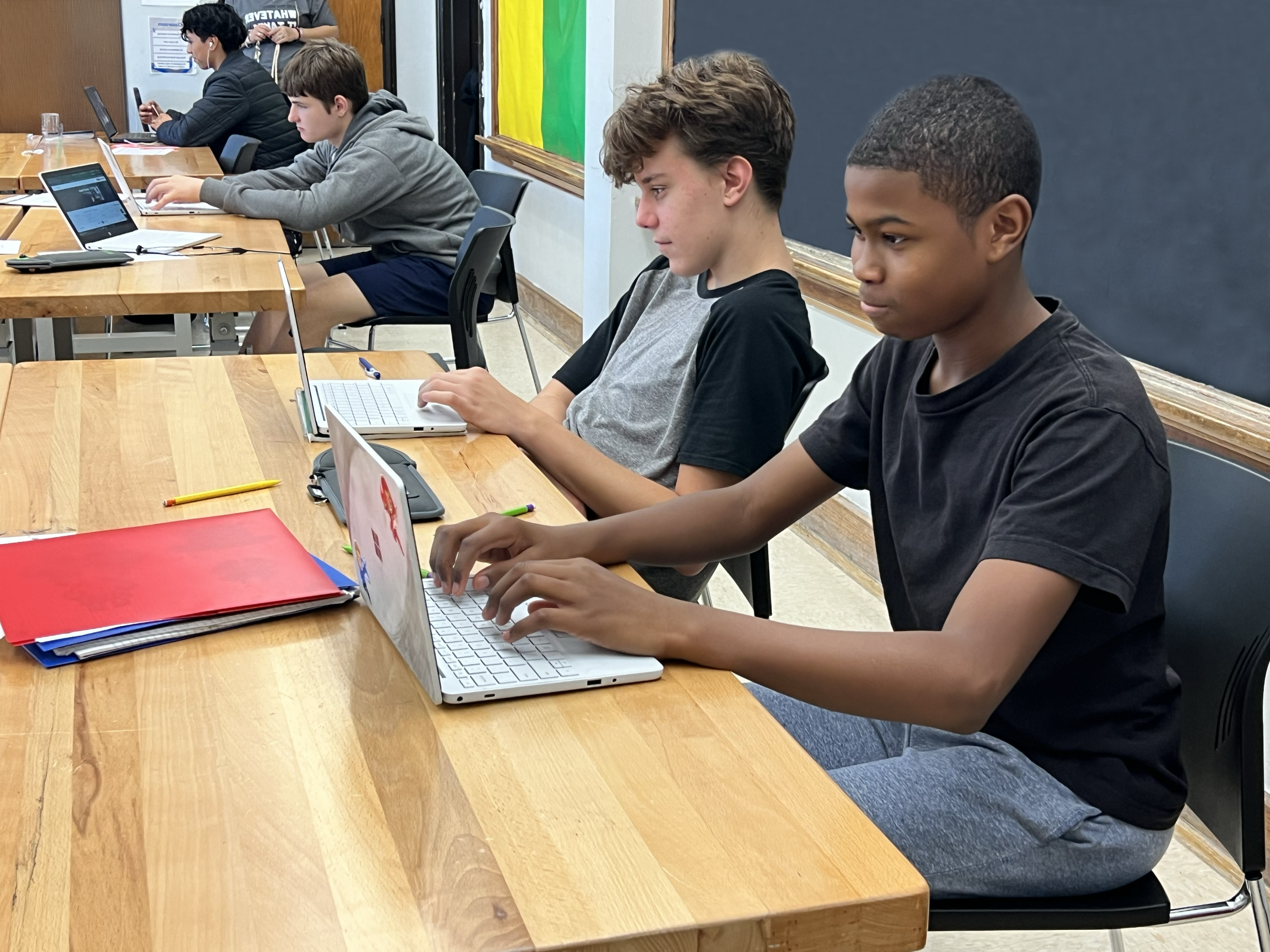 Ktec Hs Kids Atdesks 120524 Ktec Hs Kids Atdesks 120524